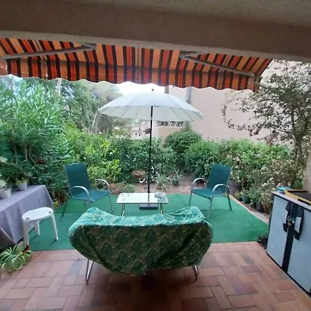 Pool,beach,garden,parking Free,4 Travelers