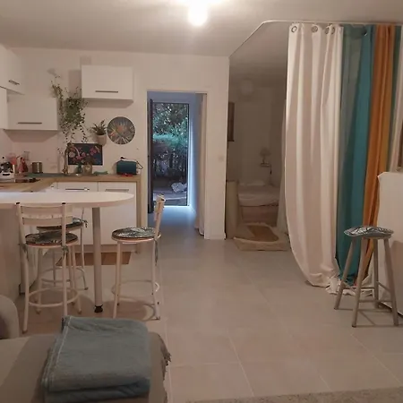 Pool,beach,garden,parking Free,4 Travelers * Saint-Raphael (Var)